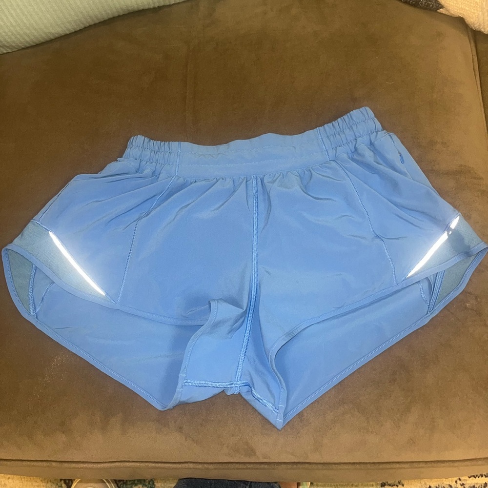 Nile blue lululemon hotty hot shorts size 8 2.5 inch